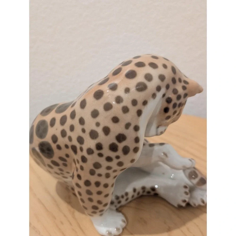 Lomonosov Porcelain Cheetah  (RARE)  Excellent Condition